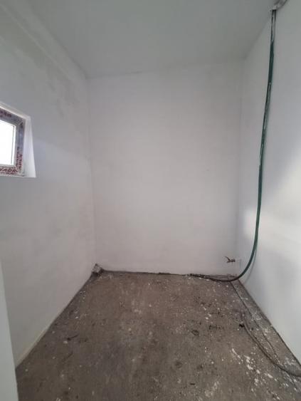 Casă cu 4 camere cu Canalizare în Florești