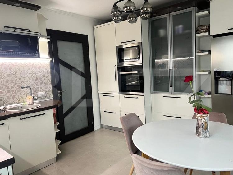Casa individuala, cu 4 camere, 240 mp, 800 mp teren, zona Burdujeni - 6