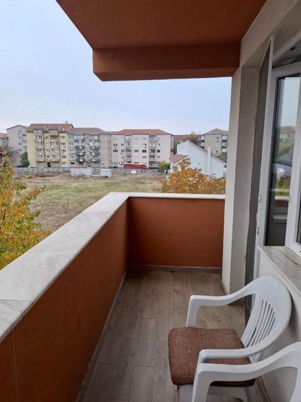 Apartament cu 3 camere decomandat, mobilat în Soarelui