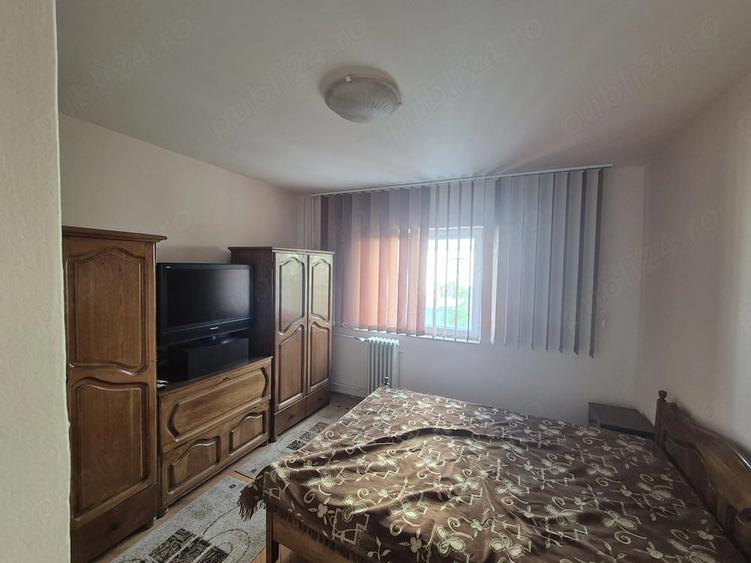 Apartament cu 3 camere decomandat în Rogerius