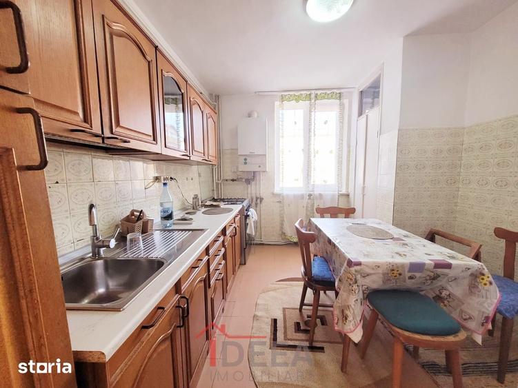 Apartament cu 4 camere decomandat în Central
