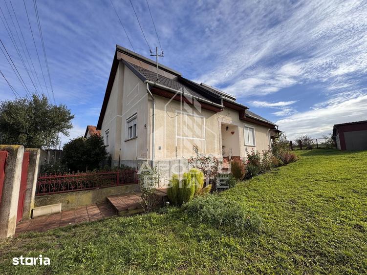 Casă cu 4 camere cu Teren 3000 Mp în Central