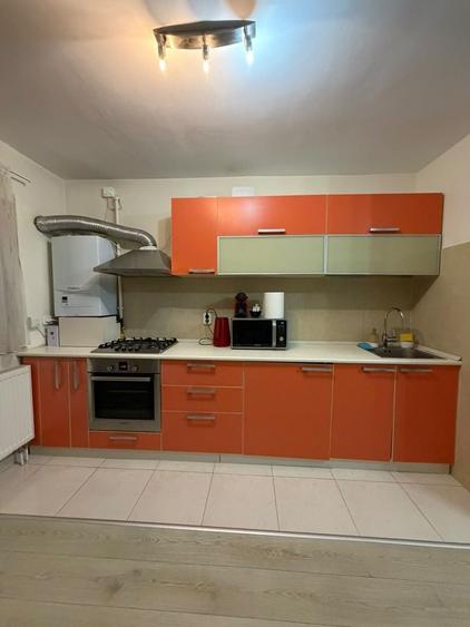 Apartament cu 3 camere decomandat în Florești