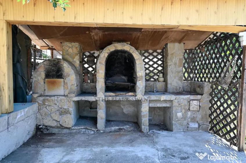 Casă cu 2 camere cu Teren 2846 Mp în Coada Izvorului
