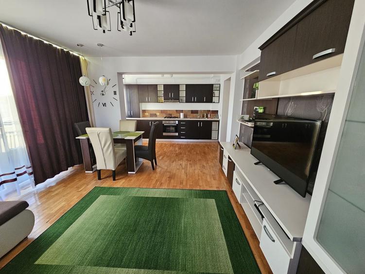 Apartament cu 3 camere decomandat în Central