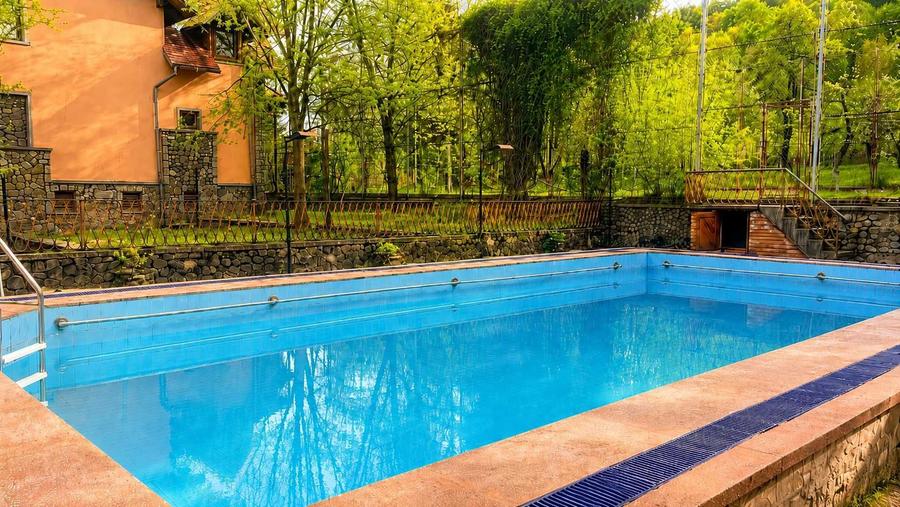 Majorat la Breaza - Casa de vacanta cu piscina, masa de biliard si ping pong - 19 persoane - 8