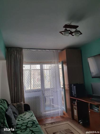 Apartament cu 4 camere decomandat în Micro 17
