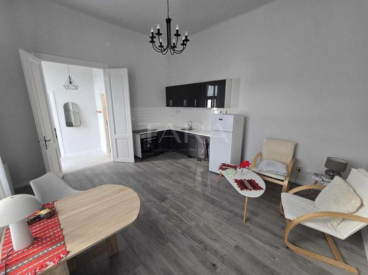 Apartament cu 3 camere semidecomandat în Central