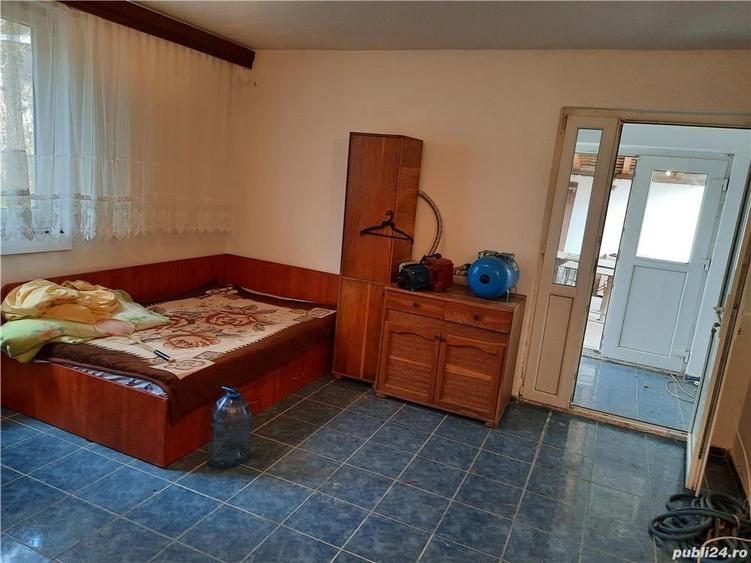 Casă cu 5 camere cu Teren 1000 Mp în Central