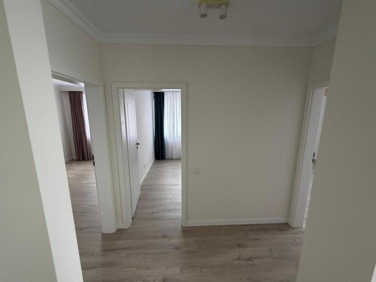 Apartament cu 4 camere decomandat în Florești