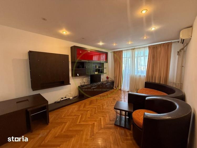 Apartament cu 3 camere decomandat în Calea București