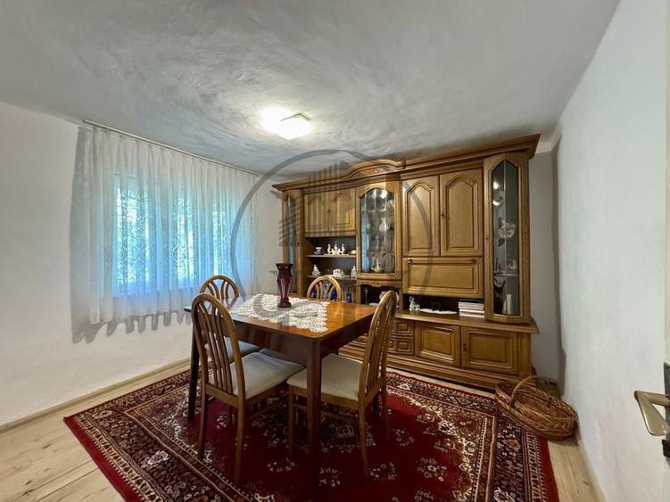 Casă cu 5 camere cu Teren 1190 Mp în Sud