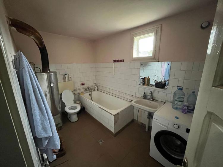 Casă cu 4 camere în Central