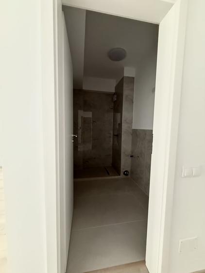 Apartament cu 5 camere semidecomandat în Central