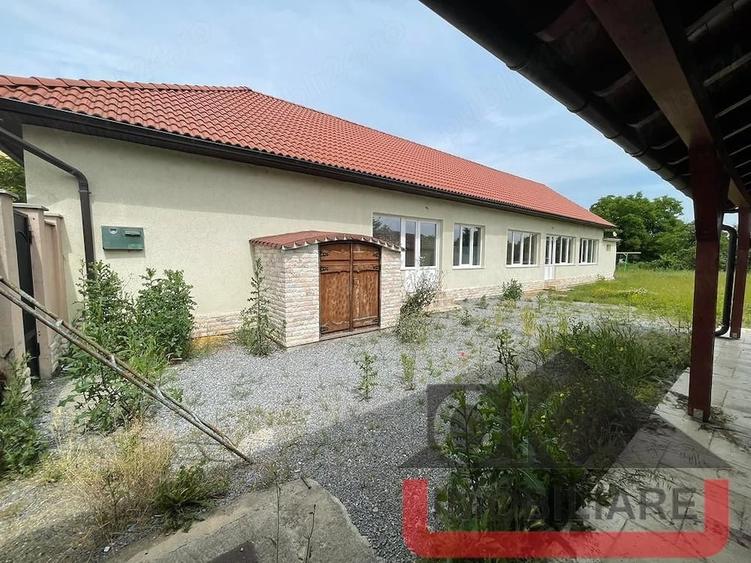 Casă cu 5 camere cu Teren 1500 Mp în Sânnicolau Mic