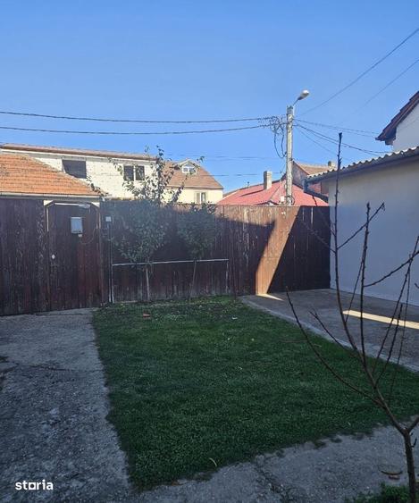 Casă cu 4 camere decomandat în Sânmartin
