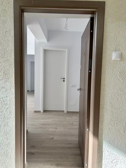 Apartament cu 5 camere semidecomandat în Central
