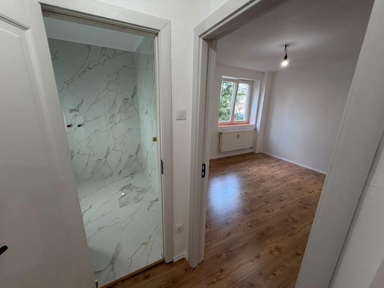 Apartament cu 2 camere decomandat în Titan