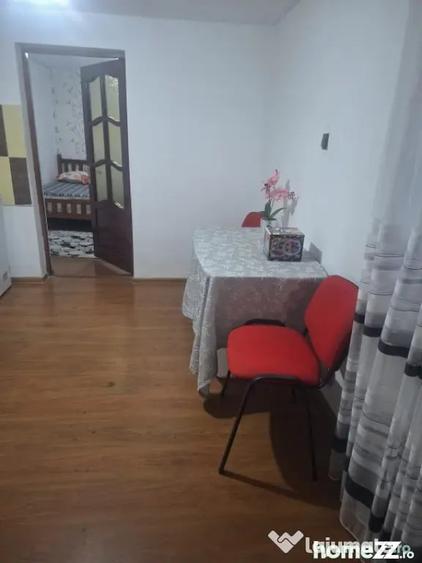 Casă cu 7 camere cu Teren 271 Mp în Central