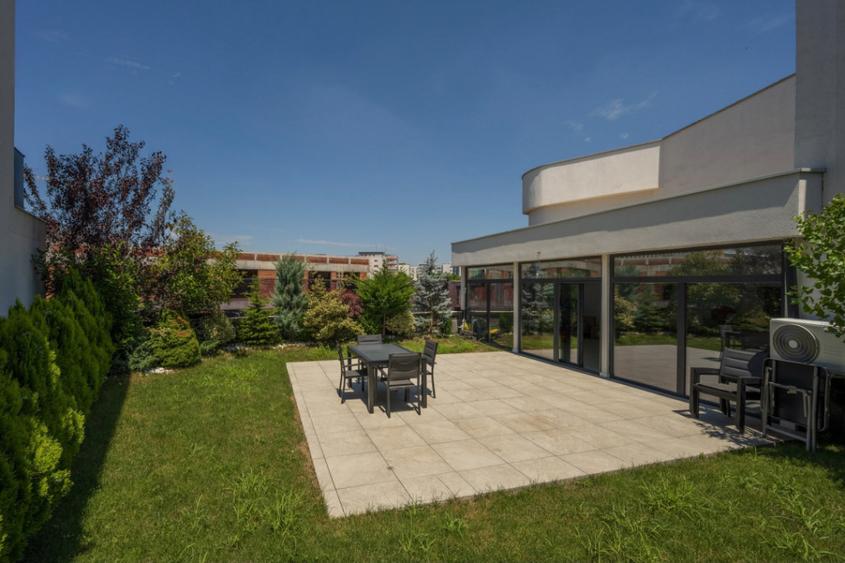 Apartament cu 5 camere decomandat în Timpuri Noi