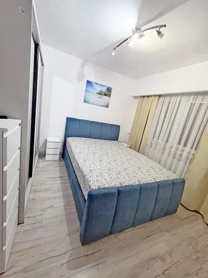 Apartament cu 3 camere semidecomandat în Soarelui