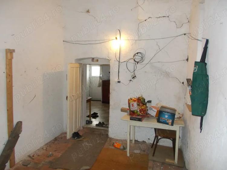 Casă cu 4 camere cu Teren 1800 Mp în Pișchia