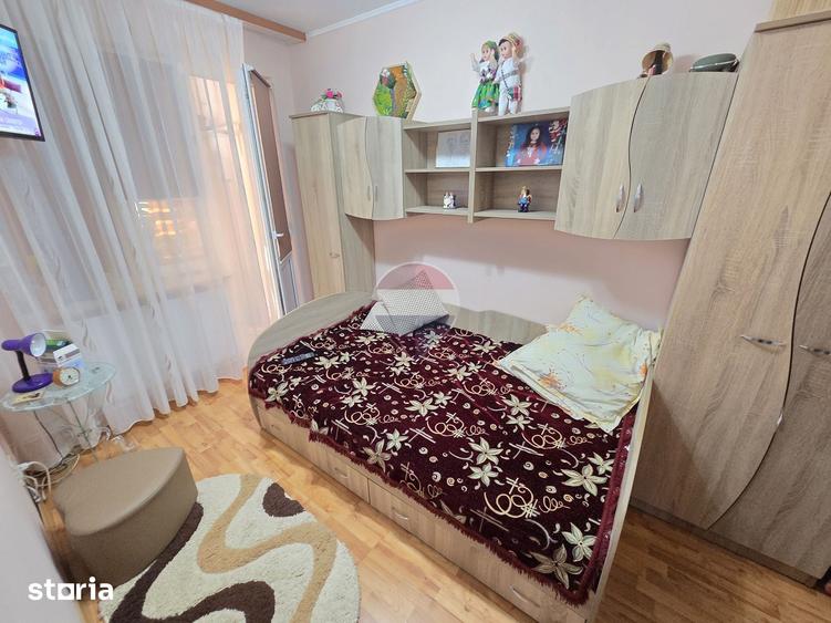 Apartament cu 3 camere decomandat în Sud