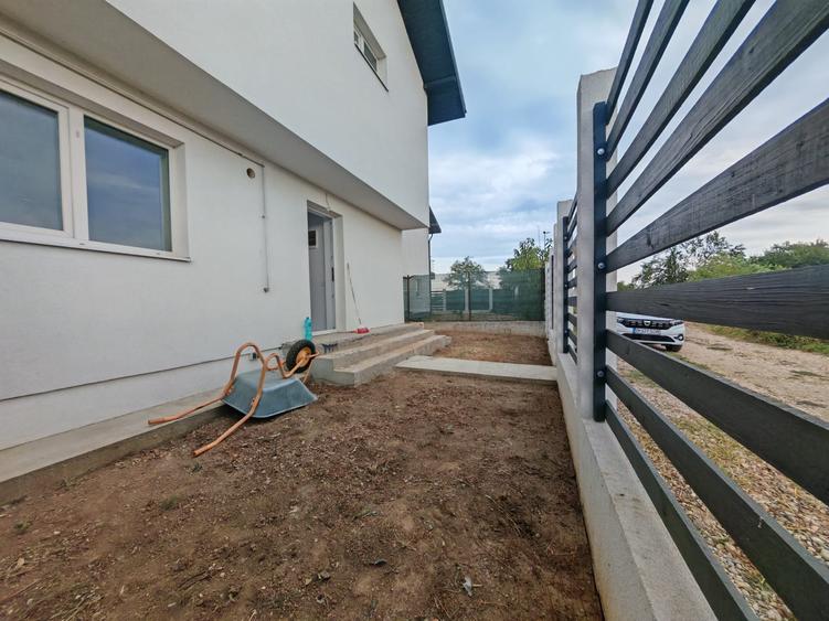 Duplex cu 3 camere cu Canalizare în Vidra