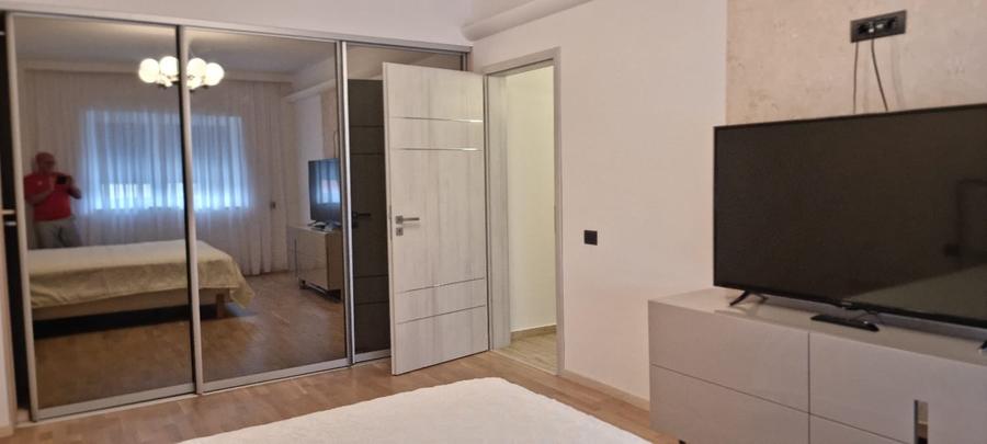 Apartament cu 3 camere decomandat în Ultracentral