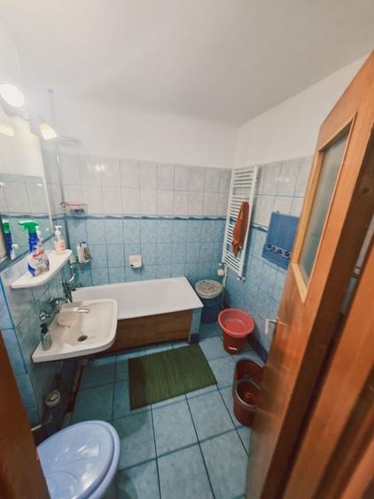 Apartament cu 3 camere decomandat în Mofleni