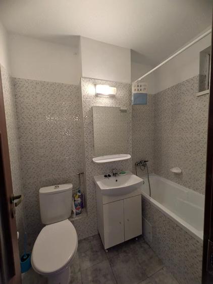 Apartament cu 3 camere decomandat în Obor
