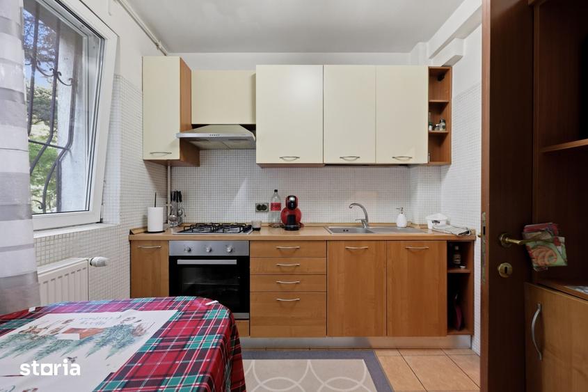 Apartament cu 3 camere, mobilat în Pajura