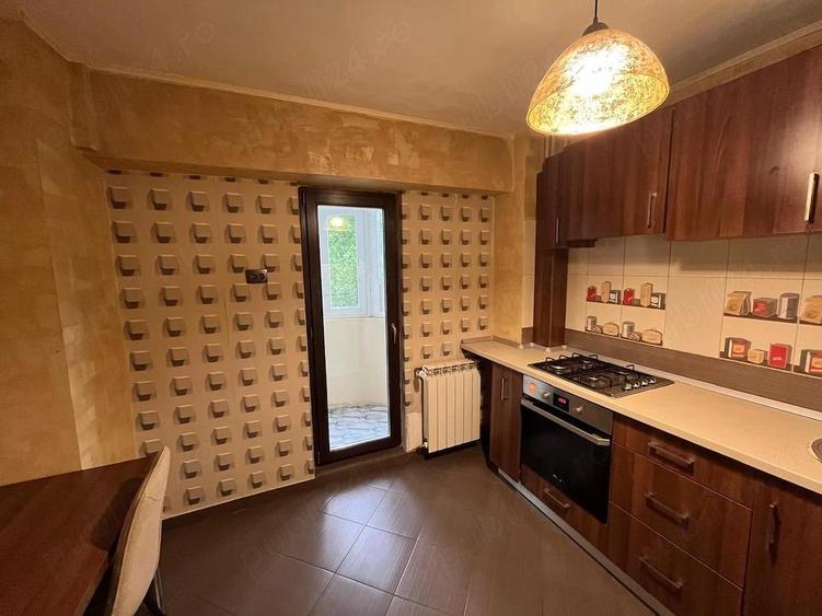 Garsonieră decomandată în Decebal