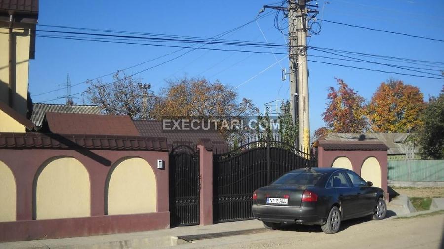 Casă individuală cu 4 camere cu Teren 400 Mp în Central