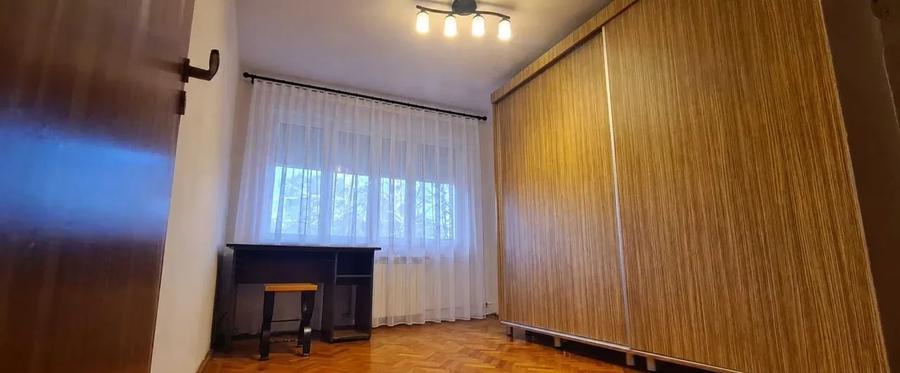 Apartament cu 3 camere decomandat, mobilat în Berceni