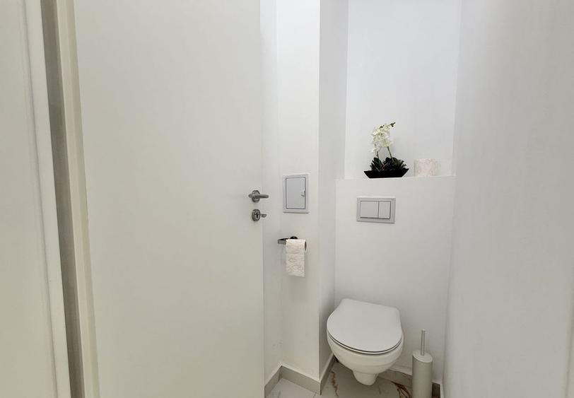 Apartament cu 4 camere semidecomandat în Drumul Taberei