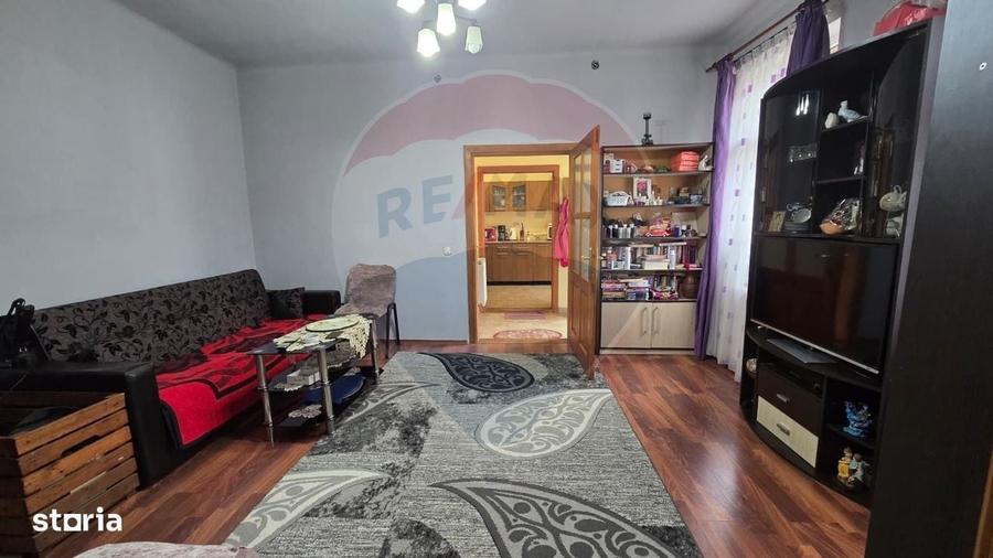 Casă cu 3 camere cu Teren 250 Mp în Central