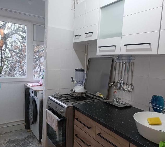 Apartament semidecomandat în Giurgiului