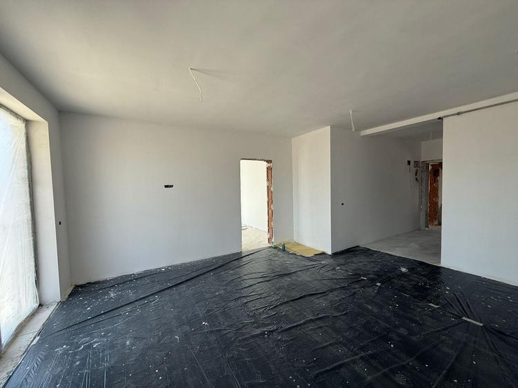 Apartament cu 2 camere decomandat în Girocului