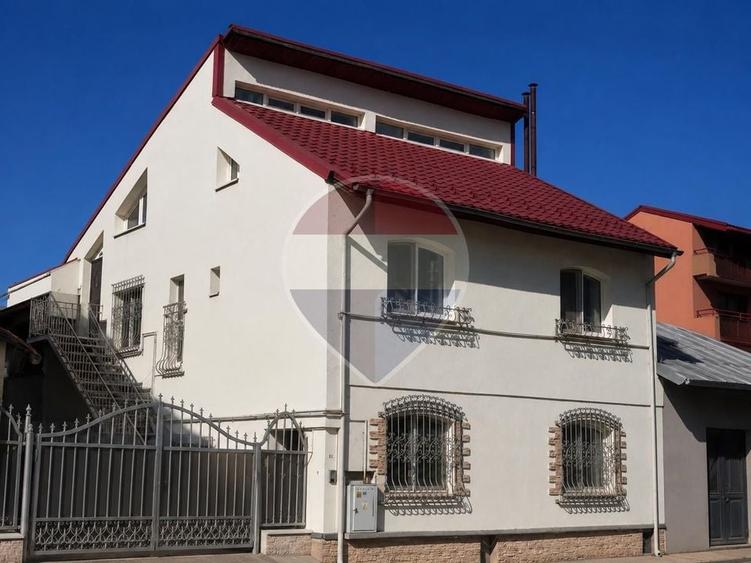 Casă individuală cu 6 camere cu Teren 169 Mp în Cotroceni