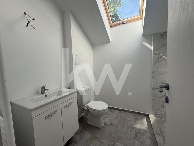 Apartament cu 3 camere semidecomandat în Stupini