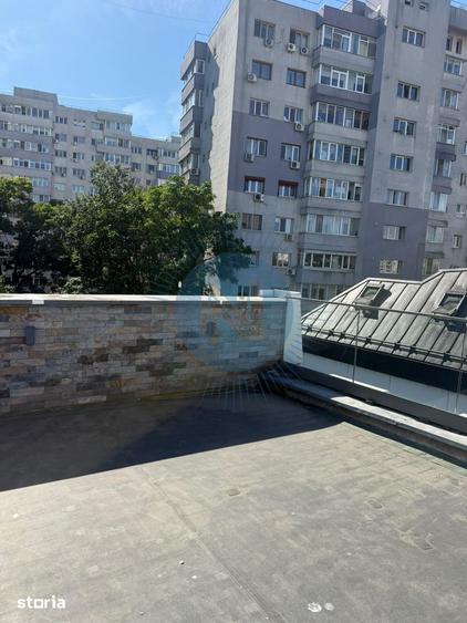 Casă cu 10 camere cu Teren 200 Mp în Grivița