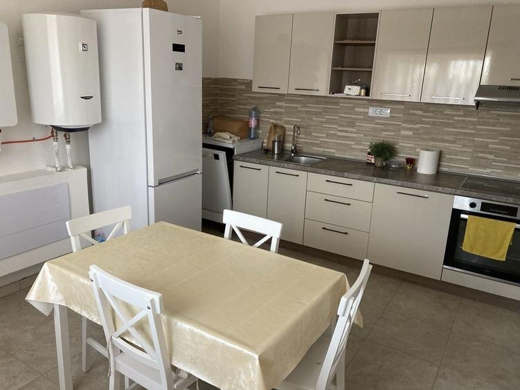 Casă cu 3 camere cu Teren 650 Mp în Șimnicu de Sus