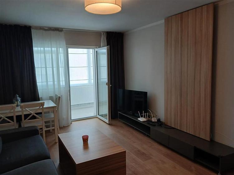 Apartament cu 3 camere decomandat, mobilat în Centru Civic