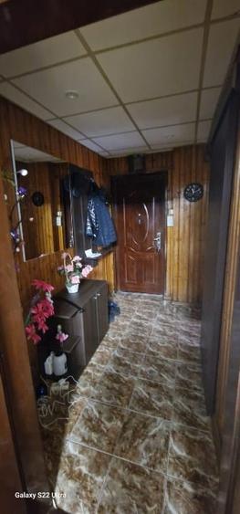 Apartament cu 3 camere semidecomandat, mobilat în Micro II