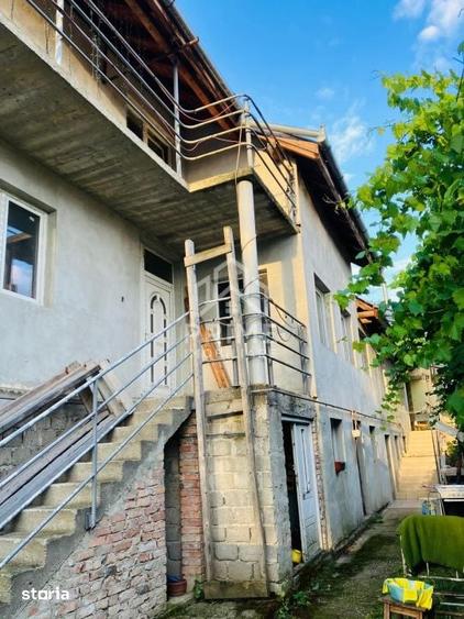 Casă cu 8 camere cu Teren 1513 Mp în Central