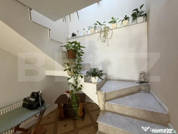Casă cu 5 camere cu Teren 800 Mp în Surduc