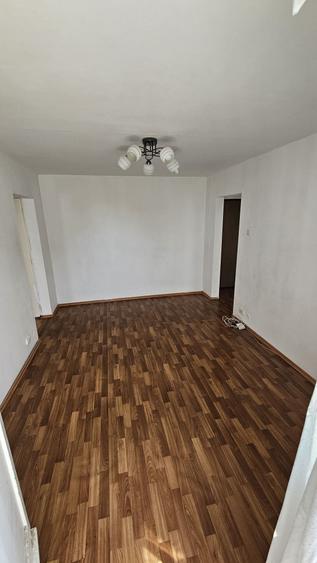 Apartament cu 2 camere semidecomandat în Giurgiului