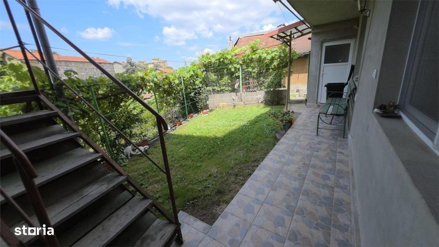 Casă cu 4 camere în Central