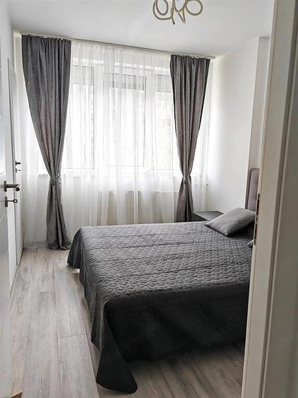 Apartament cu 2 camere decomandat în P-ța Universității